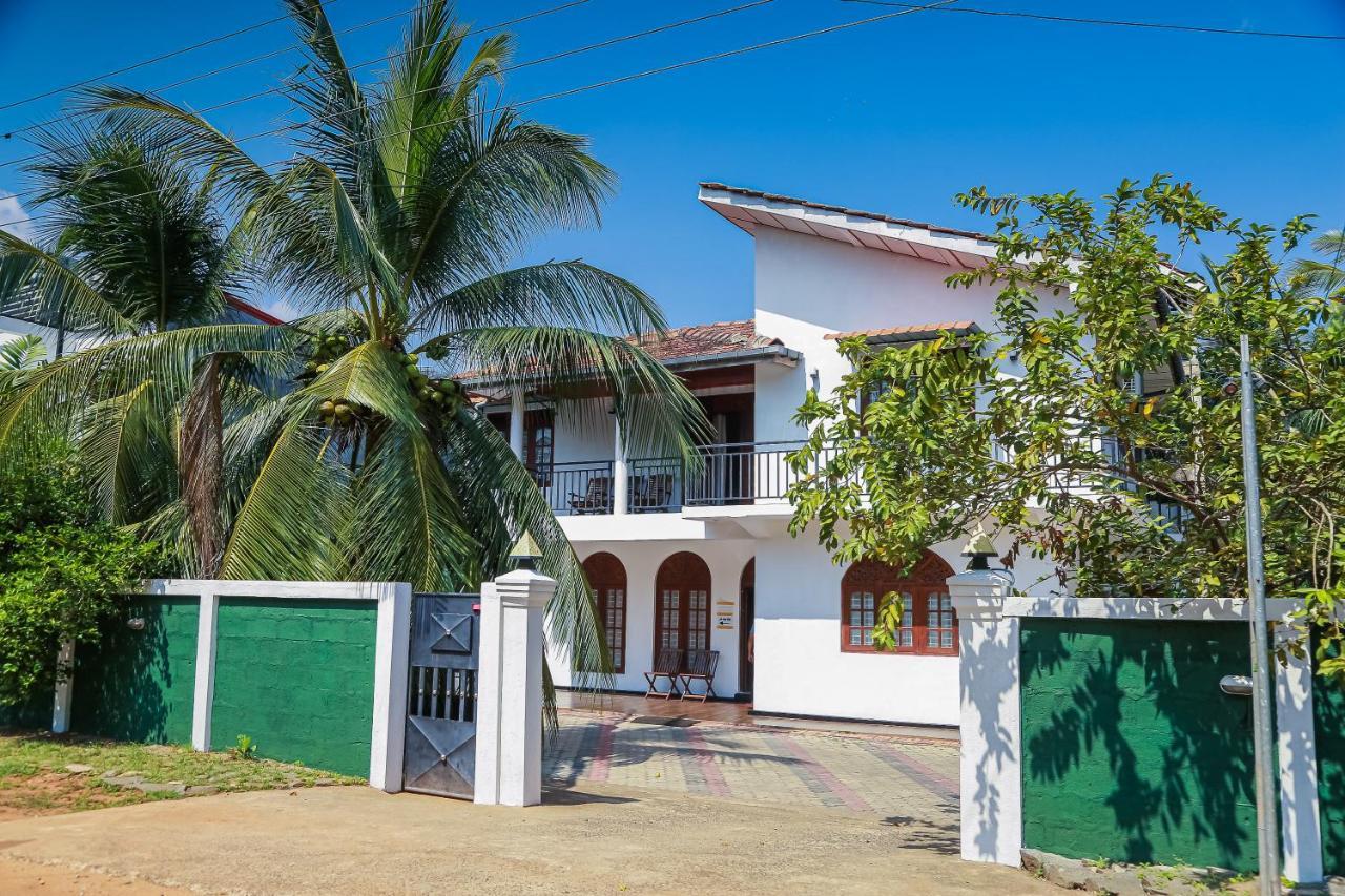 Lakeside Villa Anuradhapura Esterno foto