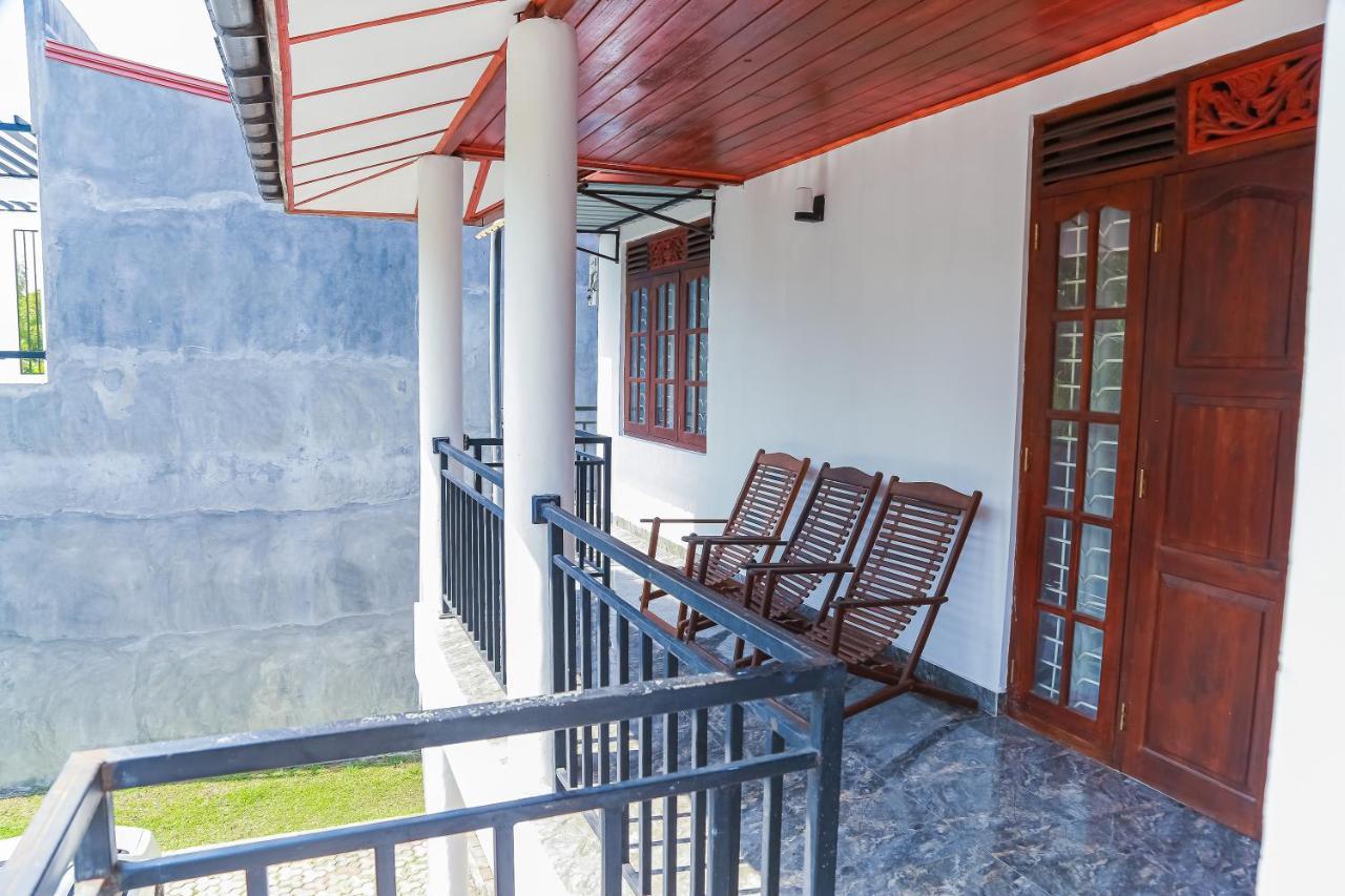 Lakeside Villa Anuradhapura Esterno foto
